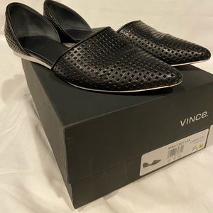 Excellent condition Vince black leather flats 7.5